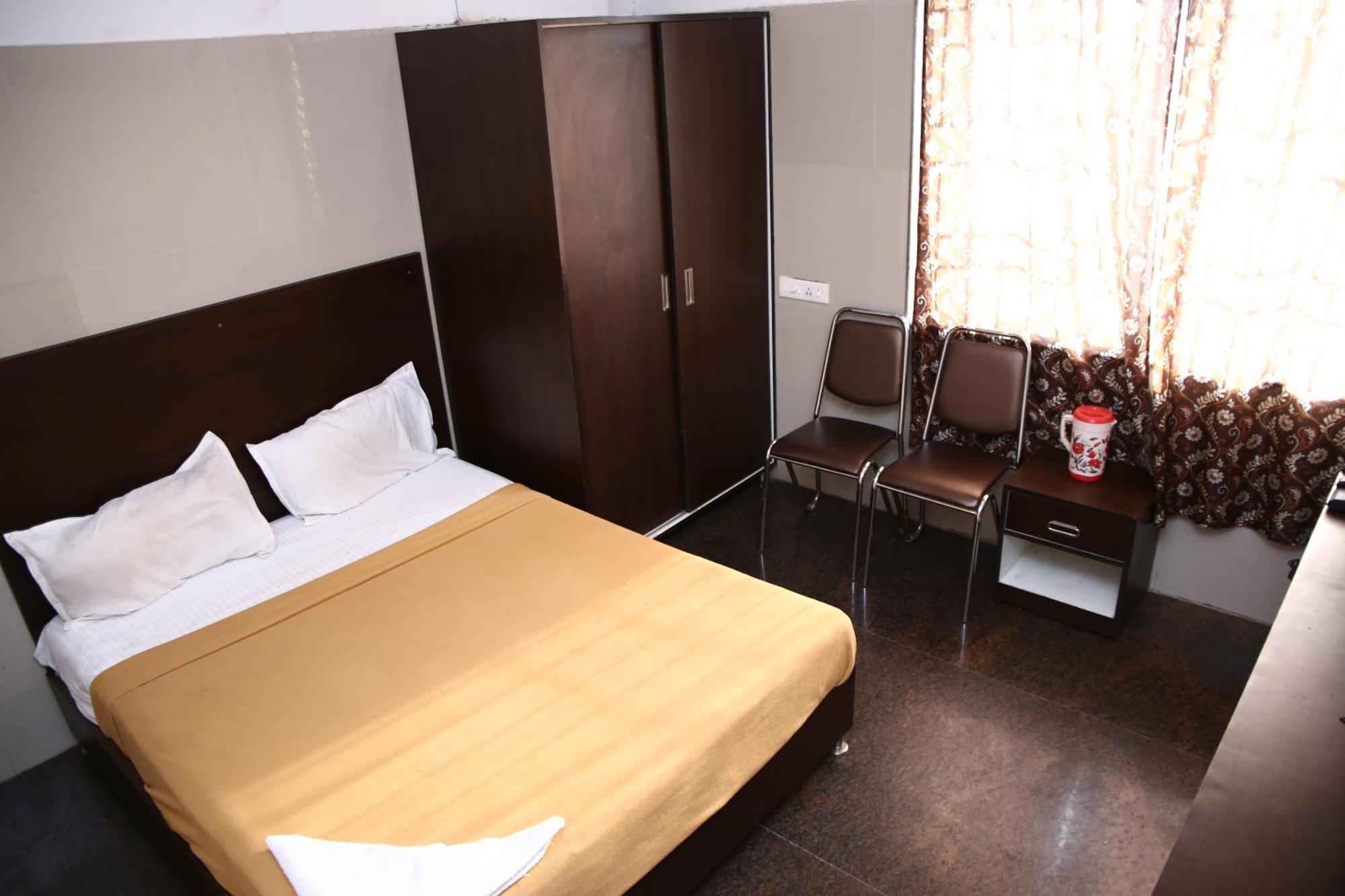 Shri Bhavani Residency Chennai Bagian luar foto