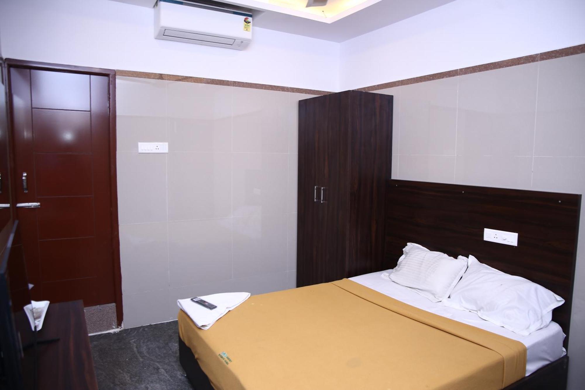 Shri Bhavani Residency Chennai Bagian luar foto